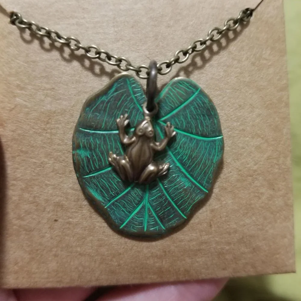 Frog and lily pad necklace - Picture 1 of 1